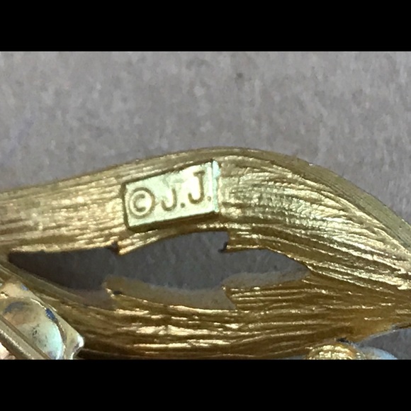 SIGNED J.J Jonette Vintage Flower W/ Pearls Brooch - Picture 5 of 8